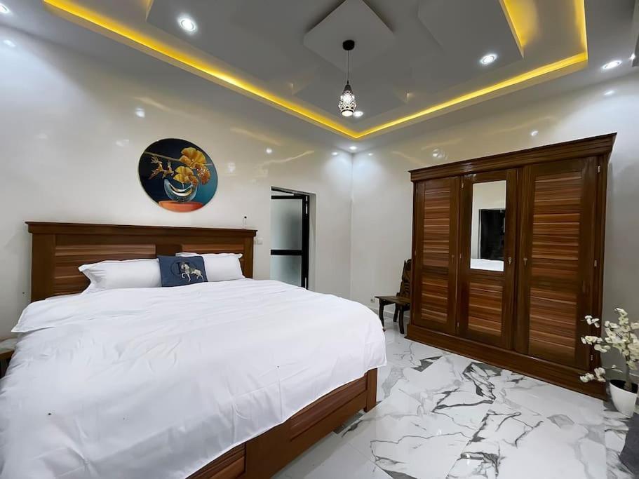 Villa Adja Nafy A Saly Gandigal Exteriör bild