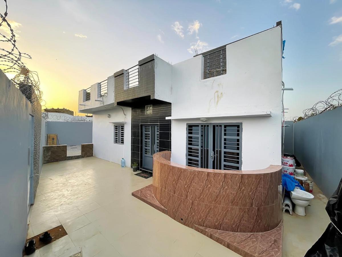 Villa Adja Nafy A Saly Gandigal Exteriör bild