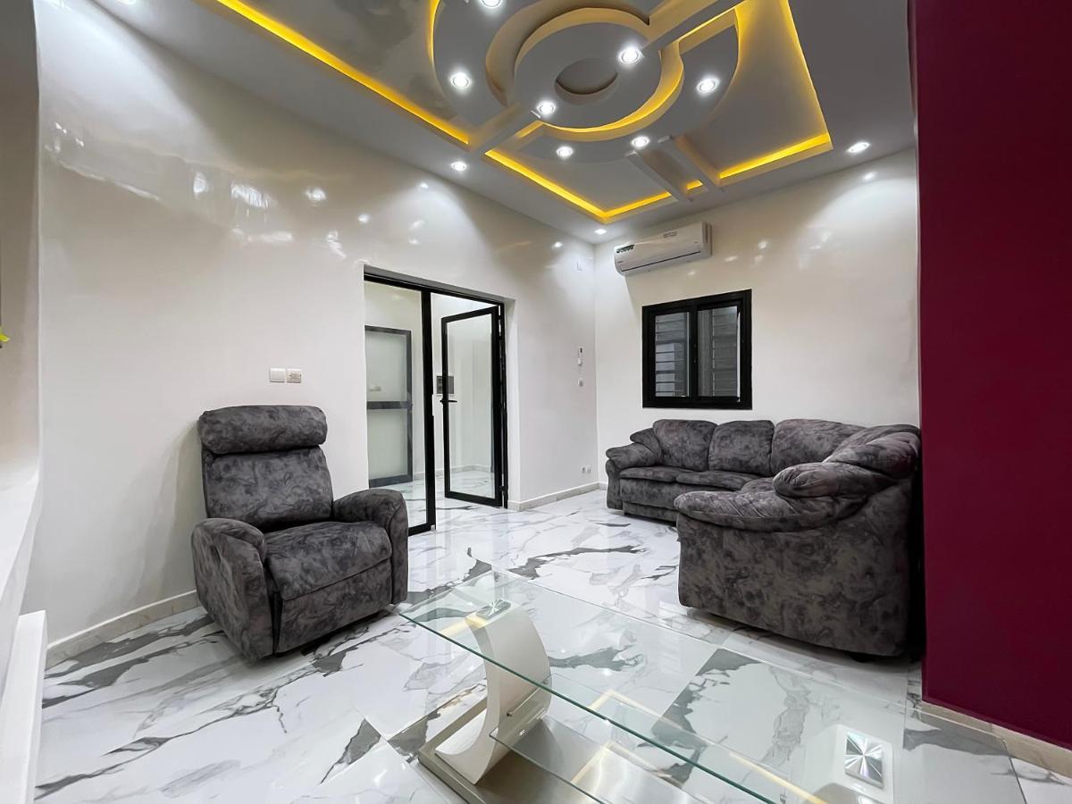 Villa Adja Nafy A Saly Gandigal Exteriör bild