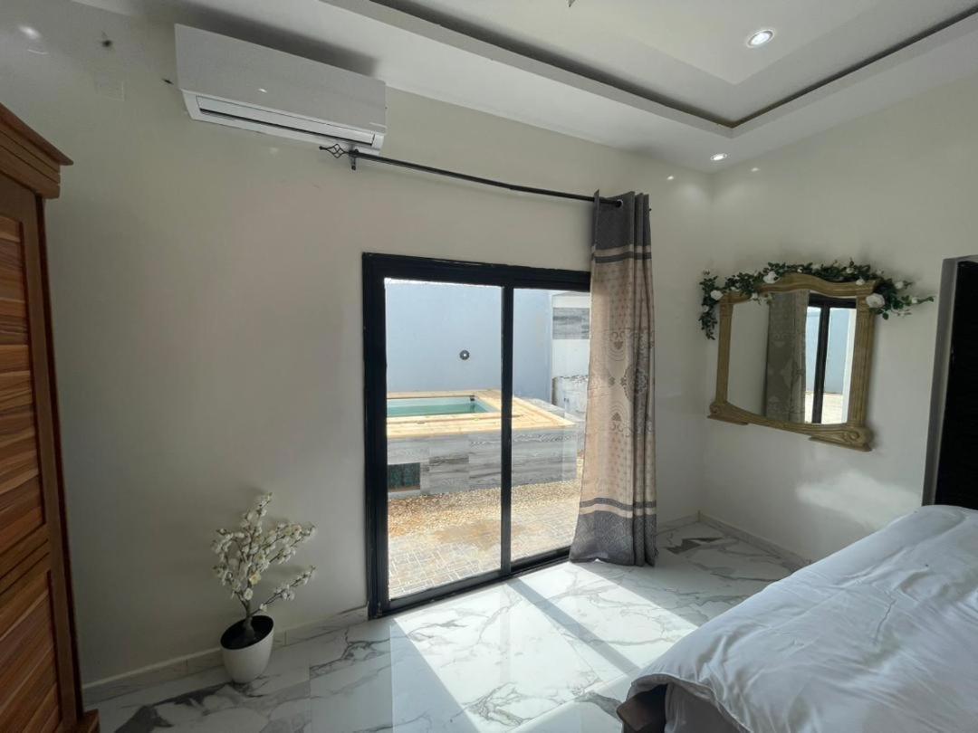 Villa Adja Nafy A Saly Gandigal Exteriör bild